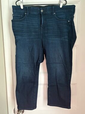 Torrid Capri/Cropped Jeans in Dark Indigo Wash